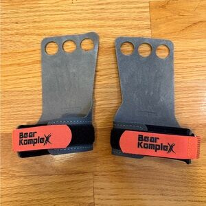 Bear KompleX 3 Hole Carbon Hand Grips in Small